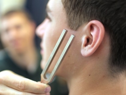 Обнаружена новая щадящая методика лечения звона в ушах 