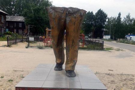 Рожки да ножки: В Томской области от памятника Ленину остались только ноги