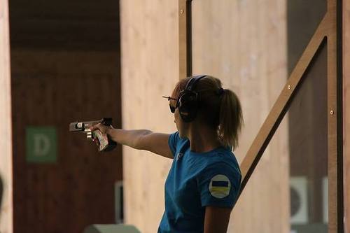 Украинская женская команда выиграла «золото» в стрельбе из пистолета