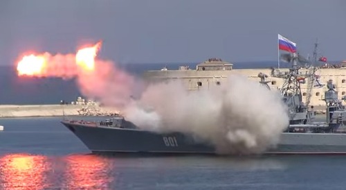 Ракета,  выпущенная с российского боевого корабля, развалилась на части