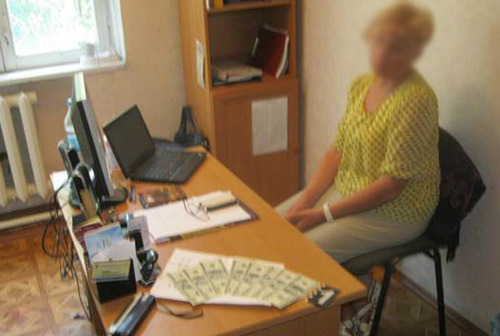 В Одесской области чиновница попалась на взятке
