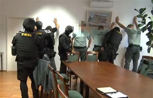 В Венгрии взяты под стражу 18 таможенников
