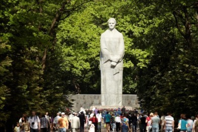 На Мемориале славы отметили 72-ю годовщину освобождения Харькова от нацистских захватчиков