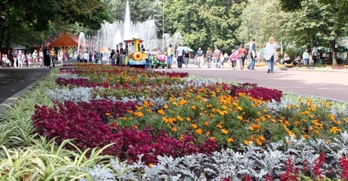 В саду Шевченко сегодня открыли обновленный фонтан