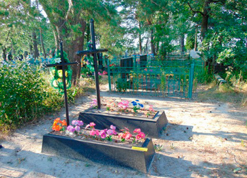 На Житомирщині наглядач кладовища нівичів могили