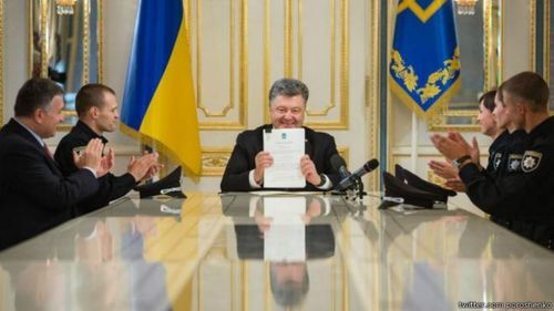 Президент України Петро Порошенко підписав закон про національну поліцію