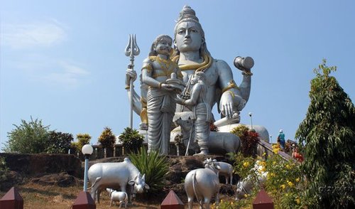 В Индии у входа в храм насмерть затоптали десять паломников