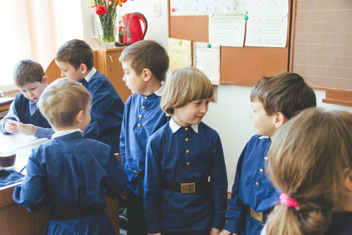Школьников Севастополя одевают в форму, которую носили при Николае І
