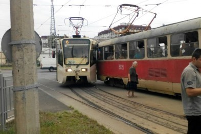 Два трамвая столкнулись в центре Харькова