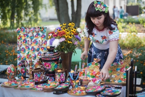 На Дніпропетровщині пройшов фестиваль-ярмарок петриківського розпису