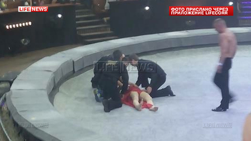 Зрители сфотографировали разбившуюся воздушную гимнастку в Москве