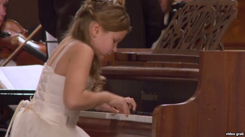 Юная украинская пианистка из Крыма стала героиней документального фильма «Pianino for Peace»