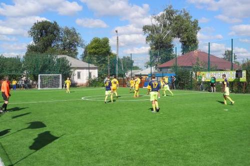 В Змиевской ДЮСШ завершили реконструкцию площадки для мини-футбола