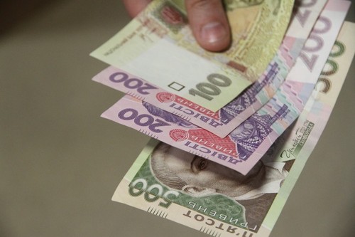 Яценюк: все задолженности по зарплате бюджетникам будут погашены до конца сентября