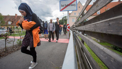 За два дня в Австрию приехали более 15 тысяч мигрантов