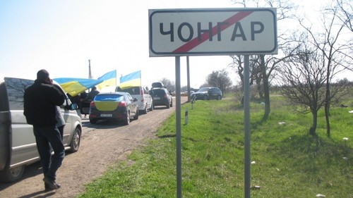 На в'їзді в Крим українські фури роз'їхались