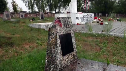 МИД Польши осудило осквернение могил советских солдат