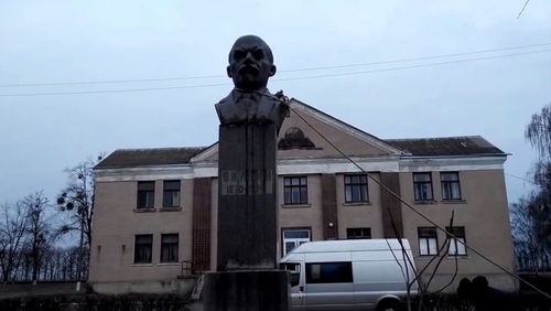 На Черкащині вирішили втопити Леніна
