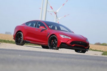В Европе открылся первый европейский завод Tesla