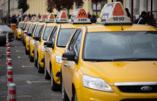 Забастовка таксистов парализовала движение в испанской Малаге