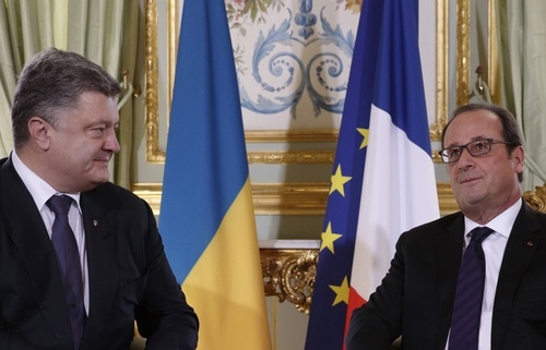 Порошенко обсудил с Олландом ситуацию в Донбассе и безвизовый режим