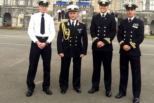 Кримські курсанти після відмови присягати РФ закінчили коледж ВМС Британії