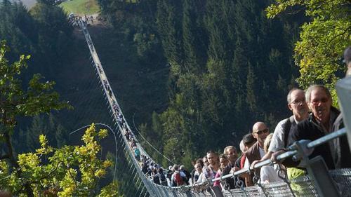 В Германии открыли самый длинный подвесной мост