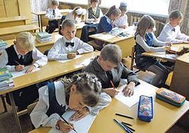 Шкільна реформа: хочуть скоротити бухгалтерів та вчителів-пенсіонерів 