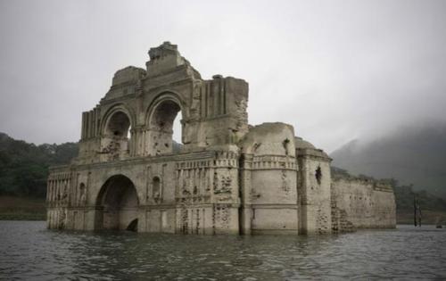 В Мексике из-за засухи всплыл храм (ВИДЕО)