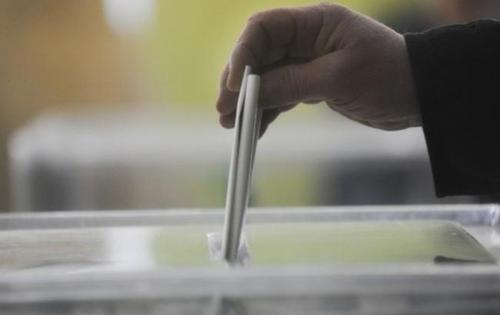 В Мелитополе кандидаты в депутаты подрались возле избирательного участка
