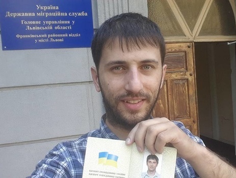 Петиция о выдаче паспортов только на украинском языке собрала 25 тыс. голосов