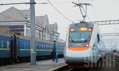 "Укрзализныця" обещает на новогодние праздники 5 дополнительных поездов 