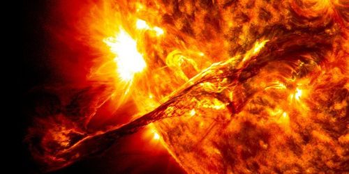 Астрономы NASA зафиксировали сильную вспышку на Солнце