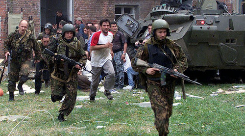 Страсбургский суд признал, что детей Беслана убили не чеченцы, а русский спецназ