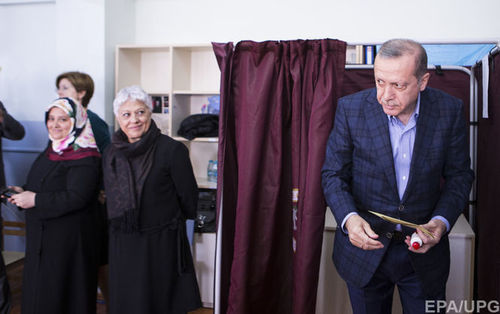 Партія Ердогана набрала на парламентських виборах вже понад 50% голосів