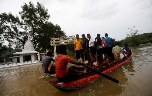 Наводнения в Шри-Ланке: 80 тысяч человек были вынуждены покинуть свое жилье