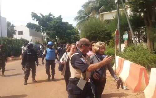 В Мали в захваченном отеле обнаружили тела 27 человек