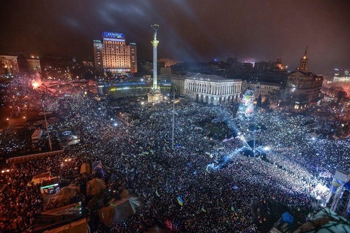 На Майдані вимагають відставки Порошенка та уряду