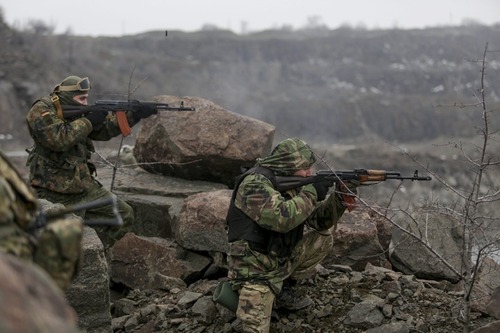 Украинские военные вступили в бой с террористами вблизи Донецка 