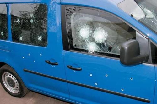 Боевики обстреляли гражданский автомобиль под Донецком