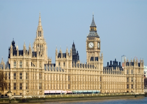 Британский парламент разрешил бомбить ИГ в Сирии