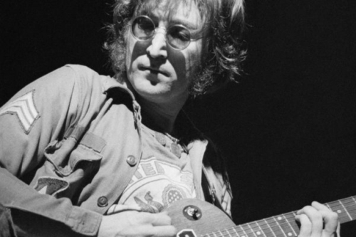 Гитара Леннона продана на аукционе в США
