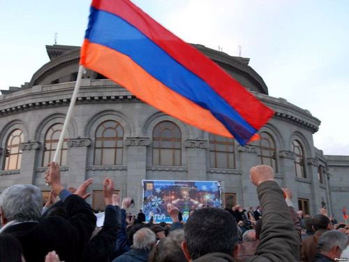 В центре Еревана оппозиция проводит митинг против конституционных реформ   