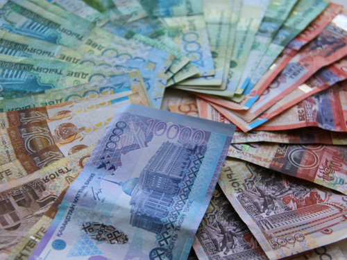 Казахская валюта обвалилась до исторического минимума