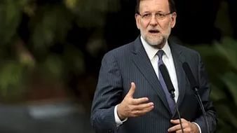Премьер-министра Испании ударили в лицо