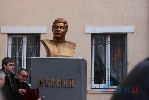 В Луганске торжественно открыли памятник Сталину