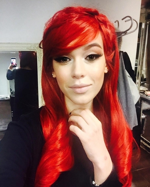 Мария Яремчук перекрасила волосы в красный цвет для новогоднего концерта (фото)