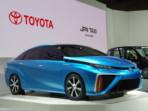 Toyota начала серийный выпуск автомобилей, которые ездят на водороде