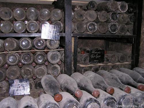 "Массандра" в Крыму распродает уникальные вина 