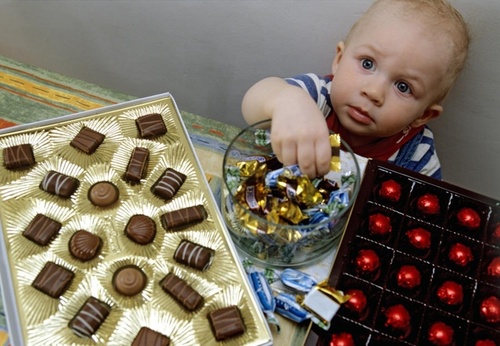 Какие сладости полезно давать детям на праздники 